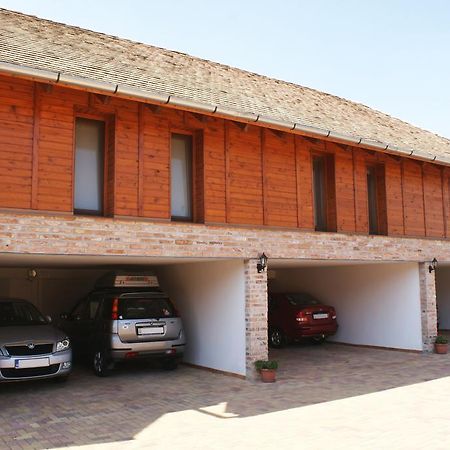 Vararok Apartman Gyula Exterior photo