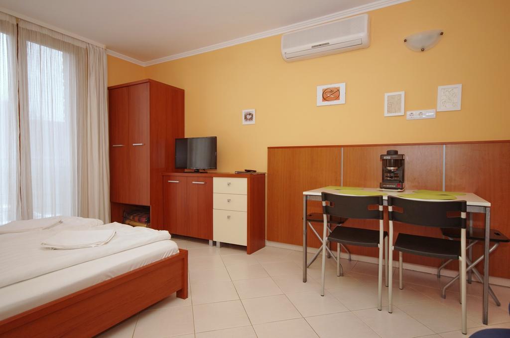 Vararok Apartman Gyula Exterior photo
