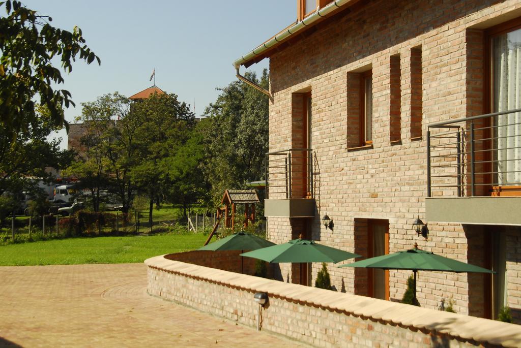 Vararok Apartman Gyula Exterior photo